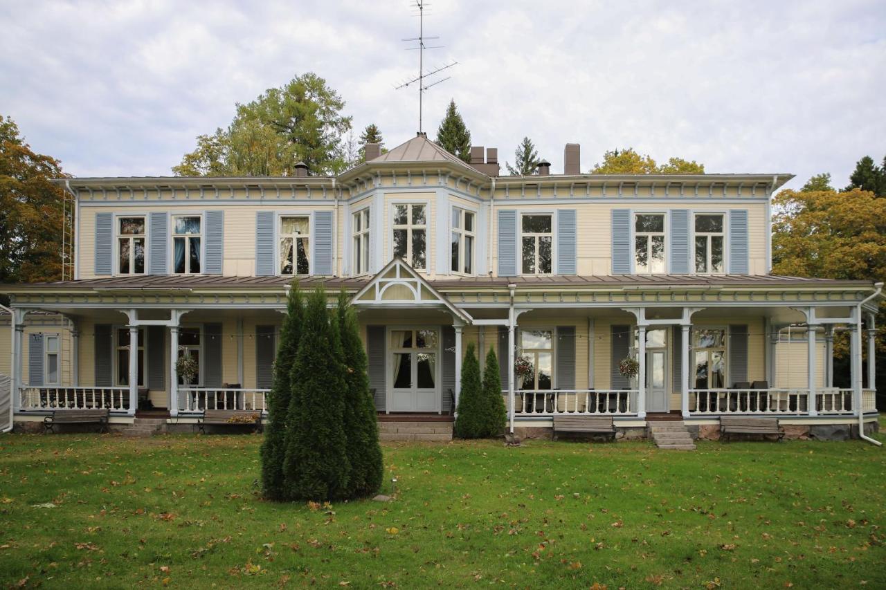 Neitsytniemen Kartano Hotel Virasoja Buitenkant foto