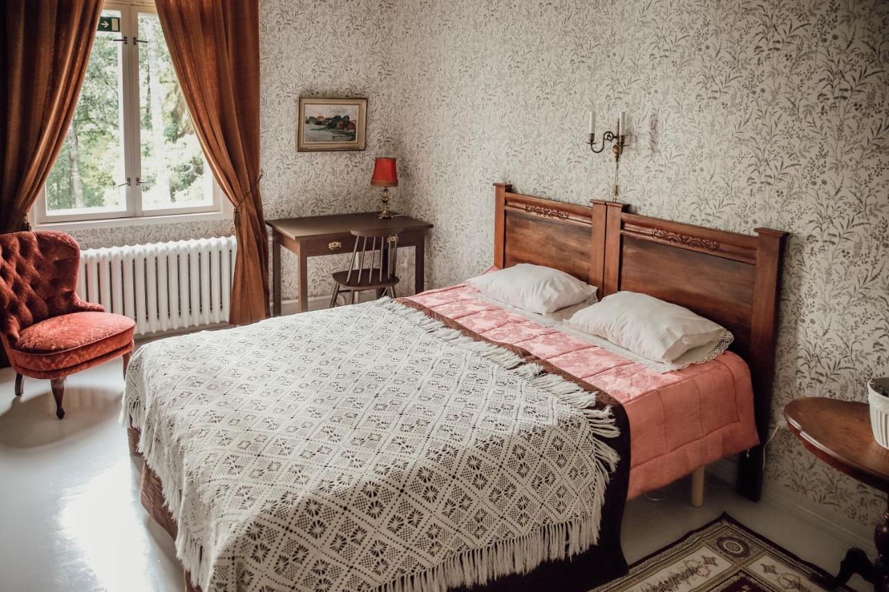 Neitsytniemen Kartano Hotel Virasoja Buitenkant foto