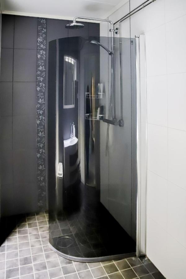 Neitsytniemen Kartano Hotel Virasoja Buitenkant foto