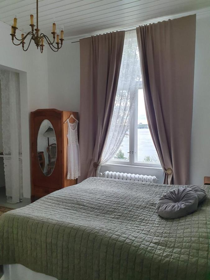 Neitsytniemen Kartano Hotel Virasoja Buitenkant foto