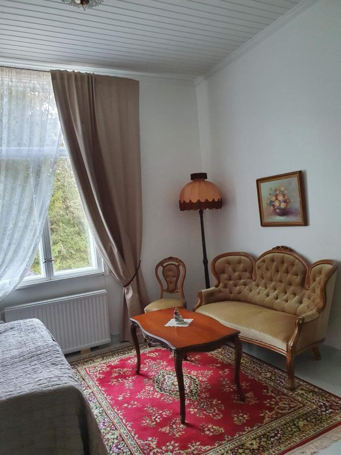 Neitsytniemen Kartano Hotel Virasoja Buitenkant foto