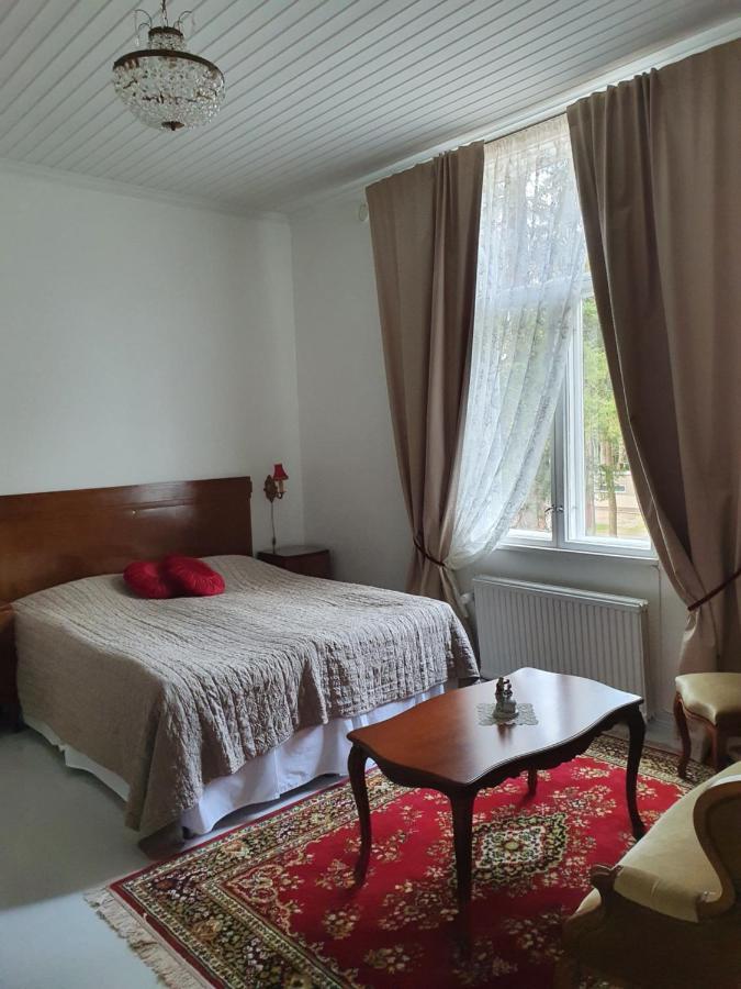 Neitsytniemen Kartano Hotel Virasoja Buitenkant foto
