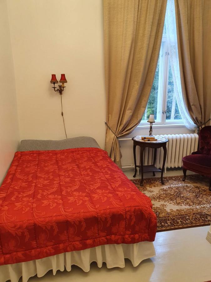 Neitsytniemen Kartano Hotel Virasoja Buitenkant foto