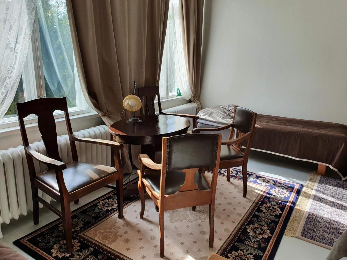 Neitsytniemen Kartano Hotel Virasoja Buitenkant foto