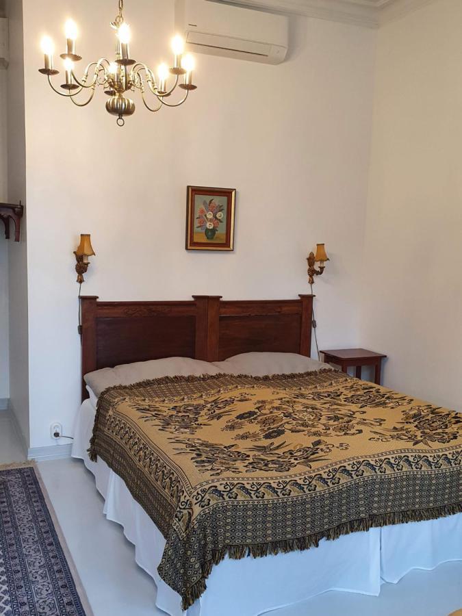 Neitsytniemen Kartano Hotel Virasoja Buitenkant foto