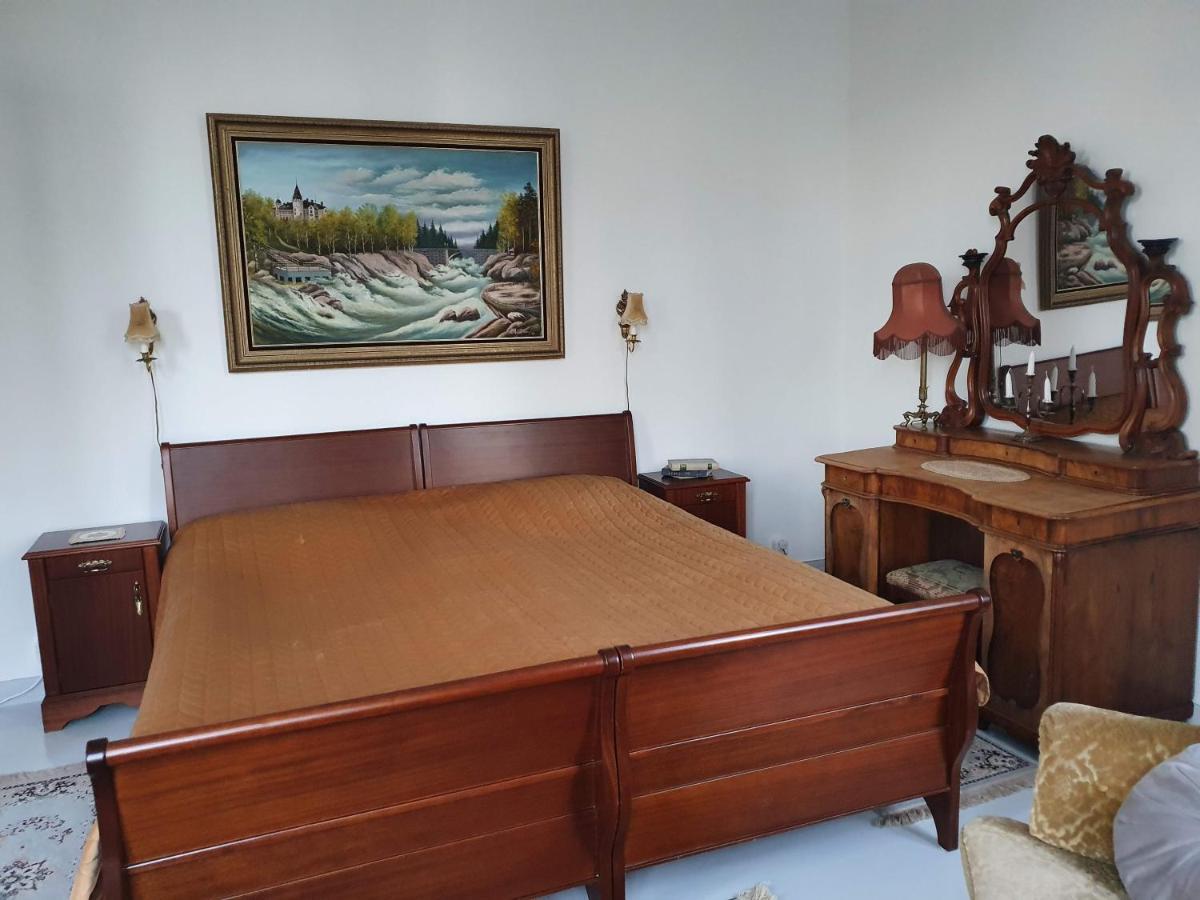 Neitsytniemen Kartano Hotel Virasoja Buitenkant foto