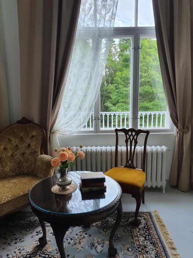 Neitsytniemen Kartano Hotel Virasoja Buitenkant foto