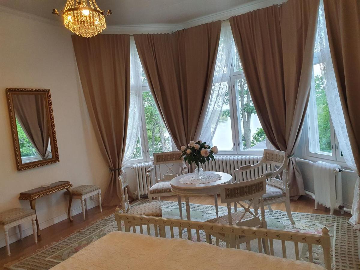Neitsytniemen Kartano Hotel Virasoja Buitenkant foto