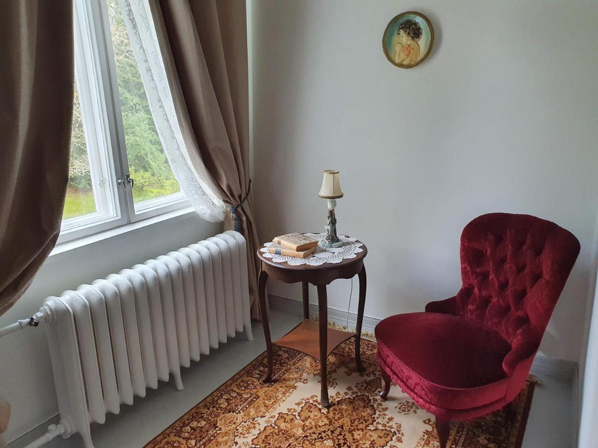 Neitsytniemen Kartano Hotel Virasoja Buitenkant foto