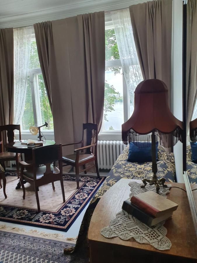 Neitsytniemen Kartano Hotel Virasoja Buitenkant foto