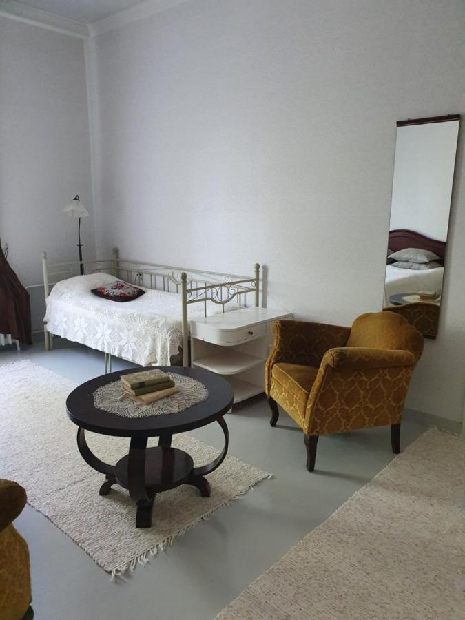 Neitsytniemen Kartano Hotel Virasoja Buitenkant foto