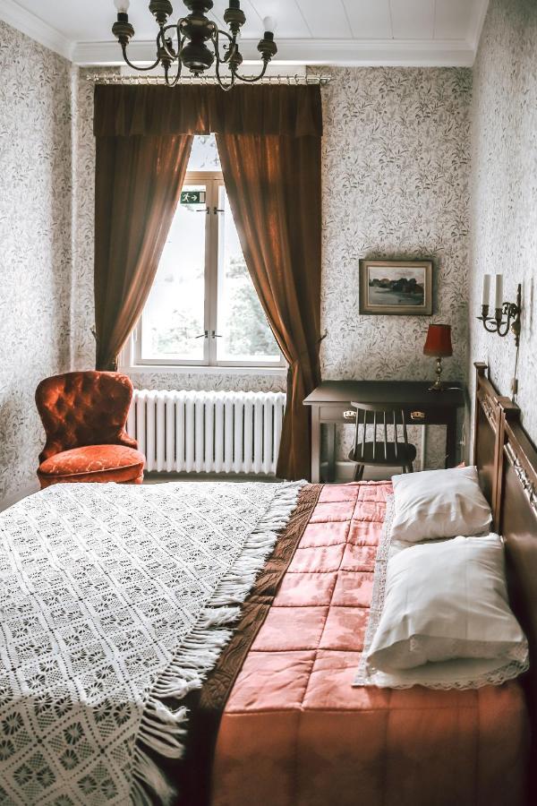 Neitsytniemen Kartano Hotel Virasoja Buitenkant foto