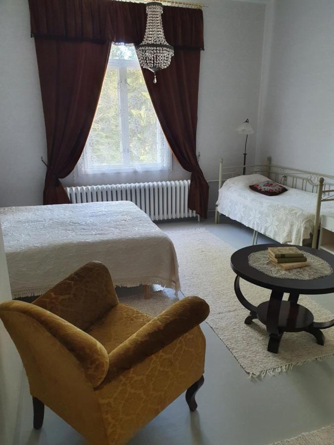 Neitsytniemen Kartano Hotel Virasoja Buitenkant foto