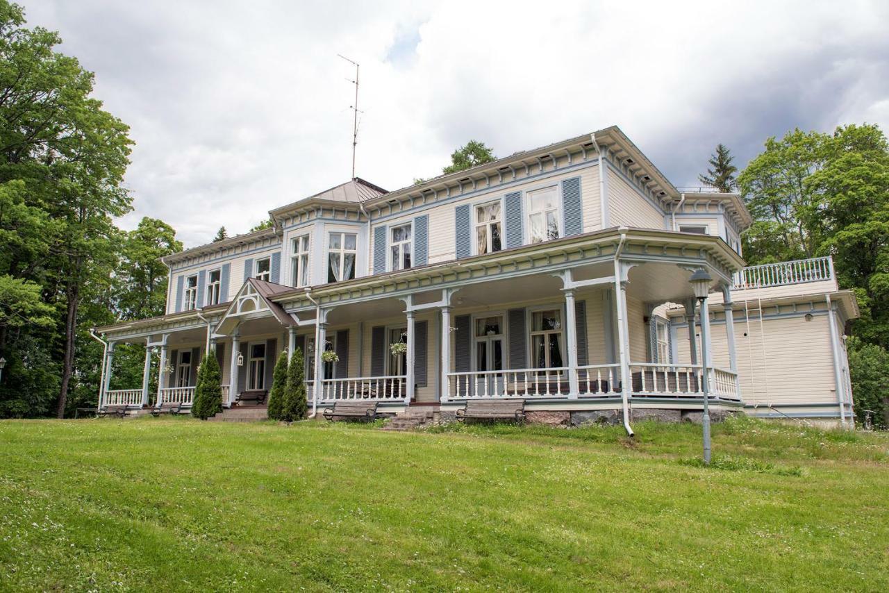 Neitsytniemen Kartano Hotel Virasoja Buitenkant foto